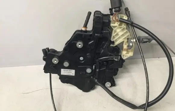 Volkswagen Caddy Sliding door lock 2K0843654N