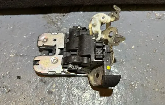 Skoda Octavia Mk3 (5E) Tailgate/trunk/boot lock/catch/latch 5E0827505 2925041004