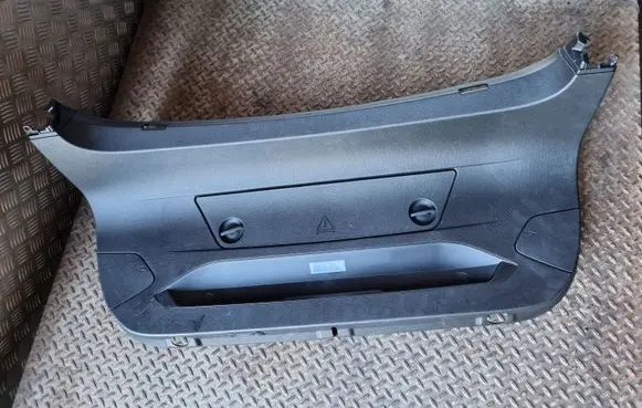BMW 4 F36 Gran coupe Tailgate/boot cover trim set 7314637