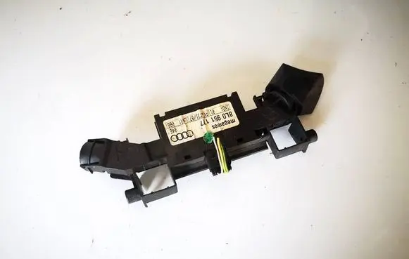 Audi A3 S3 8L Alarm control unit/module 8l0951177