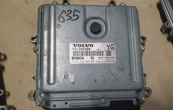 Volvo V60 Engine control unit/module P31303388 0281015286