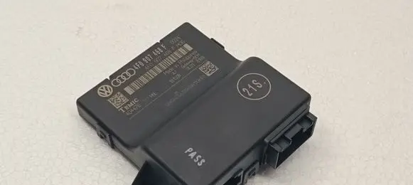 Audi A6 S6 C6 4F Gateway control module 4F0907468F