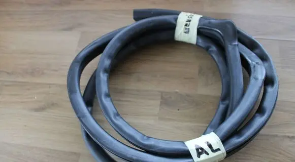 Toyota Avensis T250 Rubber seal rear door 