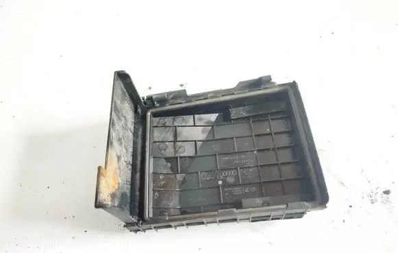 Skoda Superb B6 (3T) Fuse box cover 1k0937132f