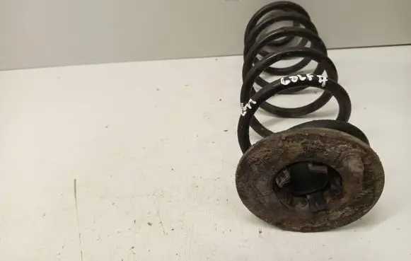 Volkswagen Golf VII Rear coil spring