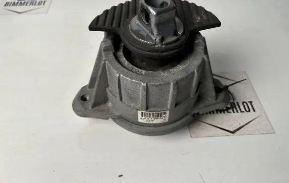 Mercedes-Benz CLS C218 X218 Engine mount bracket A2182400417