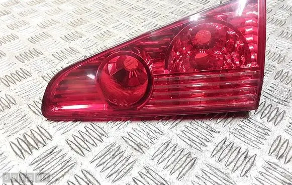 Peugeot 607 Tailgate rear/tail lights