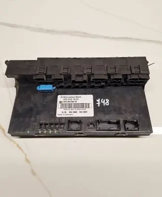 Mercedes-Benz C W203 Fuse module 2035451801 5DK00848640