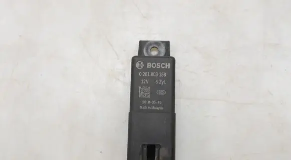 Volkswagen Amarok Glow plug pre-heat relay 4M0907282E