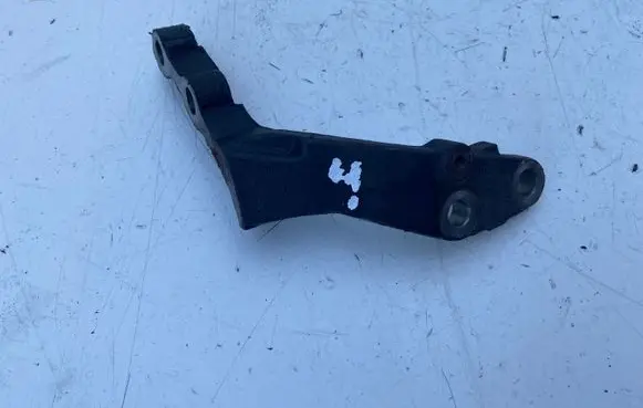 Toyota Avensis T250 Engine mounting bracket 3311905010