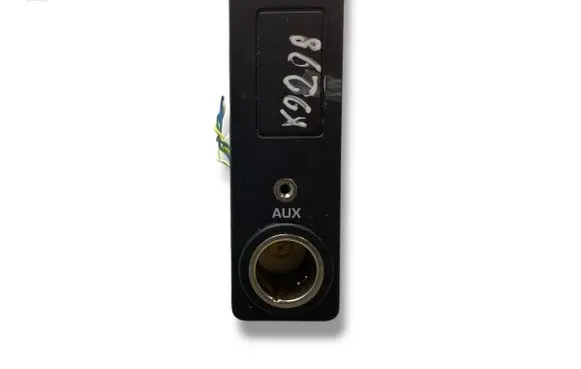 Jaguar XF X250 AUX in-socket connector 8X2319C166BA A2C53252705