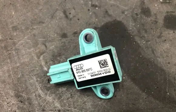 Audi A5 8T 8F Airbag deployment crash/impact sensor 8K0955557C