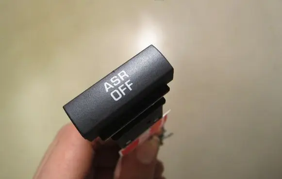 Traction control (ASR) switch