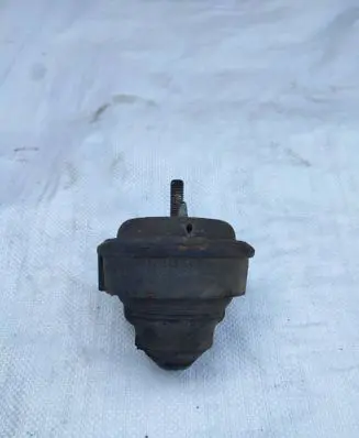 Volvo S70 V70 V70 XC Engine mount bracket 9434435 A134254 12362220