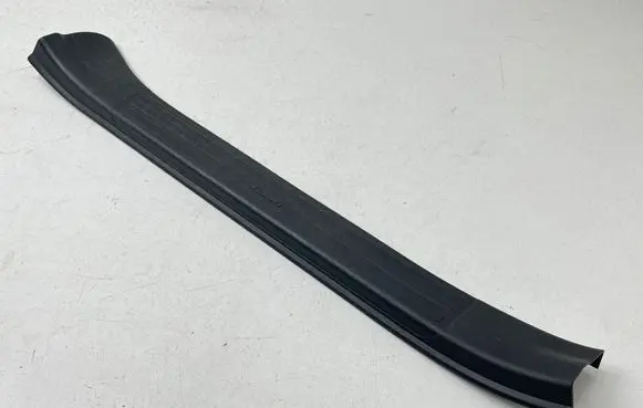 Subaru Forester SK Front sill trim cover 940605J040