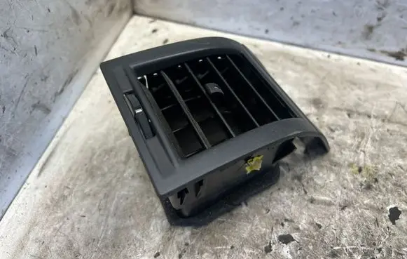Chrysler 300 - 300C Dashboard side air vent grill/cover trim 1087532