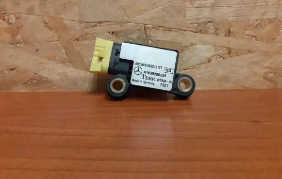 Mercedes-Benz ML W163 Airbag deployment crash/impact sensor A1638200226 2604