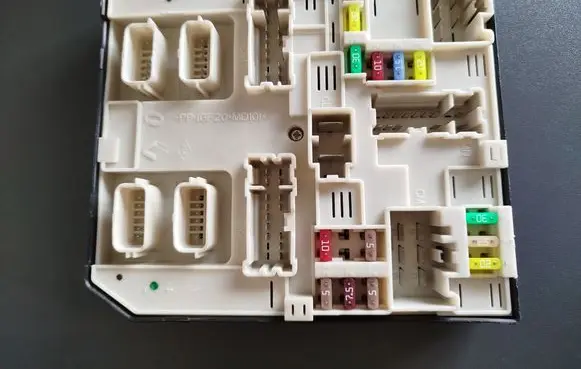 Renault Master III Fuse module 284B63007R USM2010 519543F17