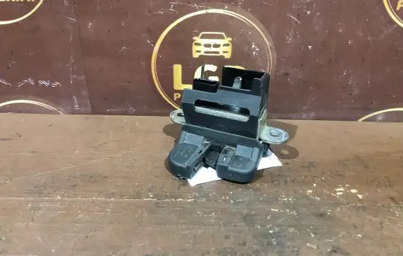 Volkswagen Touran I Tailgate/trunk/boot lock/catch/latch 3C9827645A