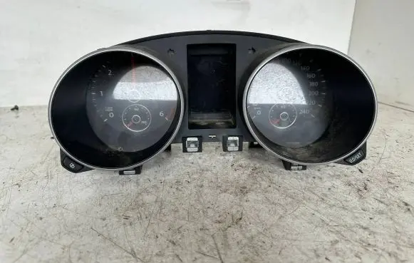 Volkswagen Golf VI Speedometer (instrument cluster) 5K0920862A 1105010067