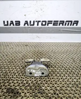 KIA Ceed Front door lower hinge 794103K000