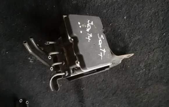Hyundai Santa Fe ABS Pump 589102B550