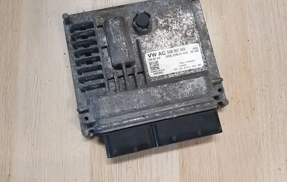 Audi A1 Engine control unit/module 04B907445