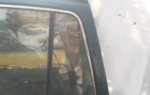 KIA Sportage Rear vent window glass 