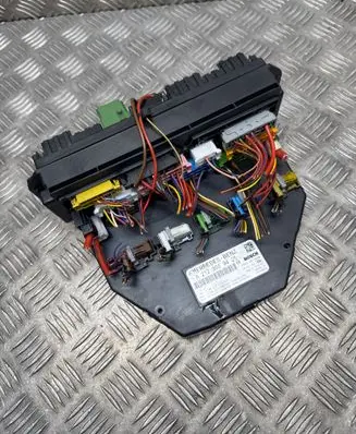 Mercedes-Benz SLK R172 Fuse box set A2129009425 A2129020609 A2129014507