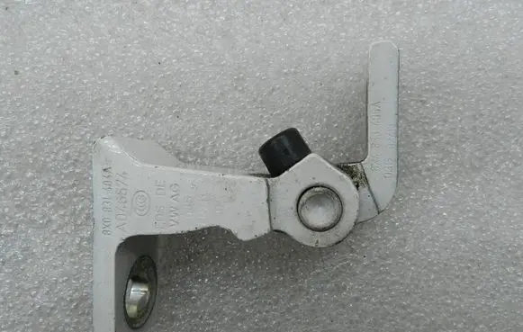 Seat Leon (5F) Rear door lower hinge 8X0831404A 8X0831404