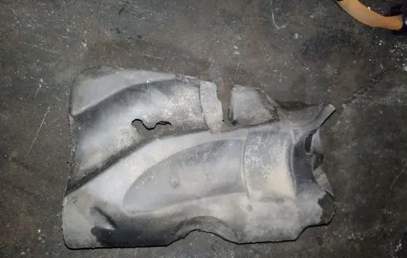 Jeep Grand Cherokee Other engine bay part 04627163AD