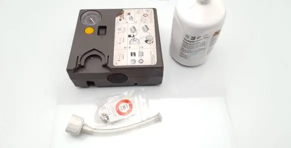 Volkswagen Touran II Tire air pump compressor 8P0012615C