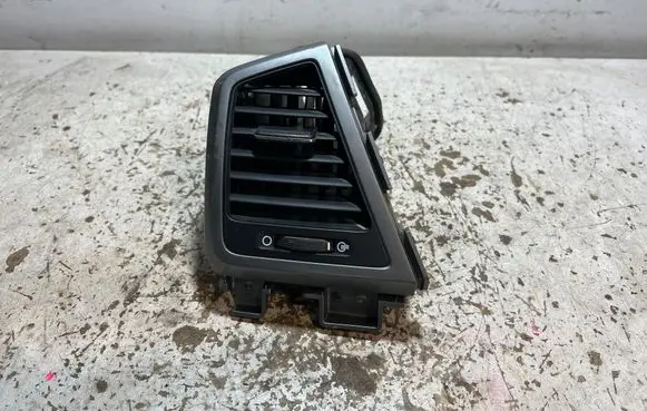 Hyundai Tucson TL Dash center air vent grill D7974 80000