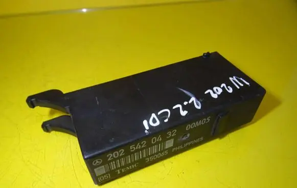 Mercedes-Benz C W202 Light module LCM 2025420432