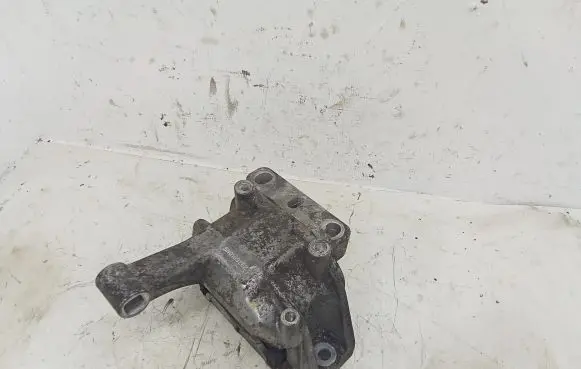 Volkswagen Tiguan Engine mount bracket 5N0199262