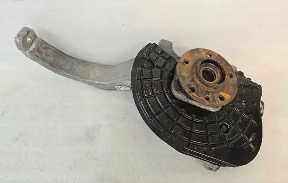 Maserati Levante Front wheel hub 06701068720