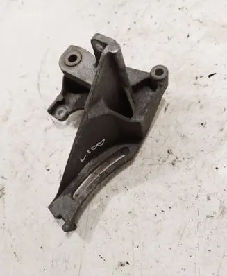 Subaru Legacy Engine mounting bracket