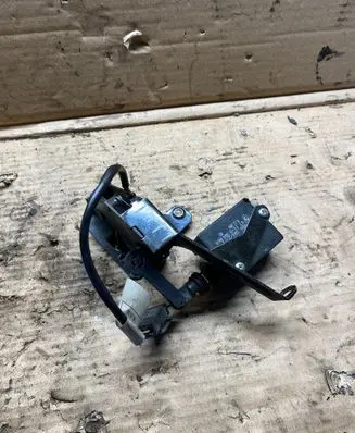 BMW 5 E39 Tailgate window lock/catch/latch 613183811379 D91275