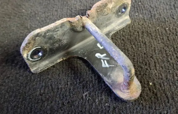 Subaru Forester SF Engine bonnet/hood lock/latch loop/hook 