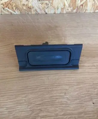 Renault Clio III Tailgate opening switch 8200076256 88000001 6736670038
