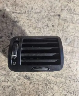 Volkswagen PASSAT B5 Dash center air vent grill 3B0819704A
