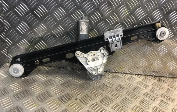 Mercedes-Benz C W203 Rear door window regulator with motor 2038202942