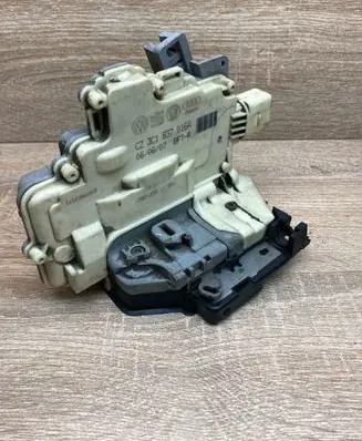 Volkswagen PASSAT B6 Front door lock 3C1837016A
