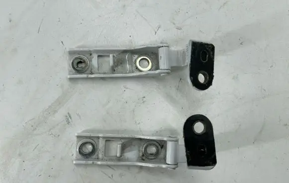 Chrysler Pacifica Tailgate/trunk/boot hinge 68229150 68229151