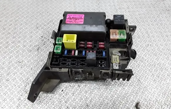 Mitsubishi Grandis Fuse module MR587816