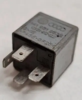 Volkswagen Golf IV Other relay 141951253B PA66GF25 V23134B52X227