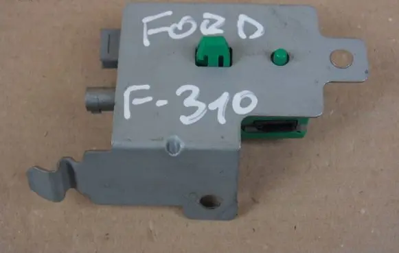 Ford Fiesta Aerial antenna amplifier BA6T18C847AB
