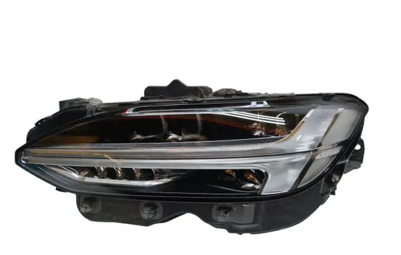 Volvo S90, V90 Headlight/headlamp 32228310