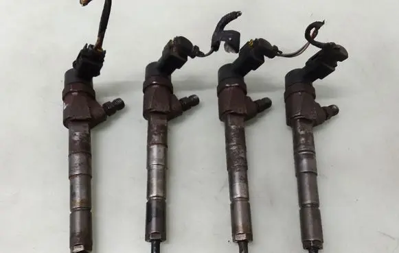 Opel Vectra C Fuel injectors set 0445110159