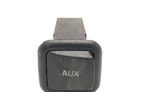 Skoda Octavia Mk2 (1Z) USB socket connector 5J0035475
